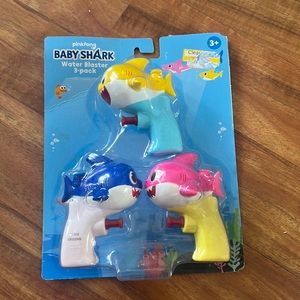 BABY SHARK WATER BLASTER
